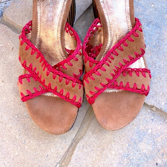 🎉HP🎉 👠Nine West Red Bamboo Suede Platform Sandals - Picture 3 of 7